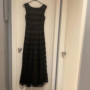 Vera Wang, size 4, full length black lace dress
